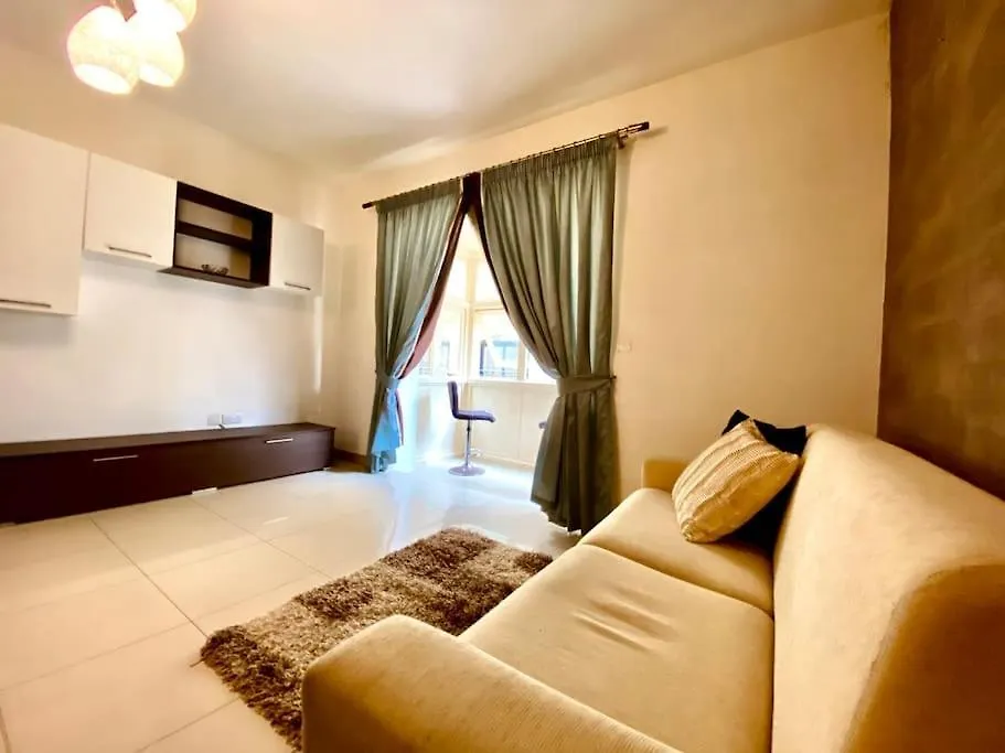 Good Value For Money - Close To D Seafront & Bars Sliema Apartment