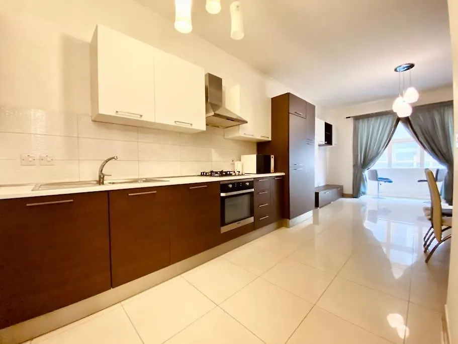 Good Value For Money - Close To D Seafront & Bars Sliema